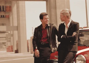 Mark Wahlberg and Charlize Theron in The Italian Job